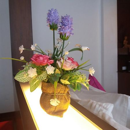 Nicha Suite Hua Hin Hotel Exterior photo