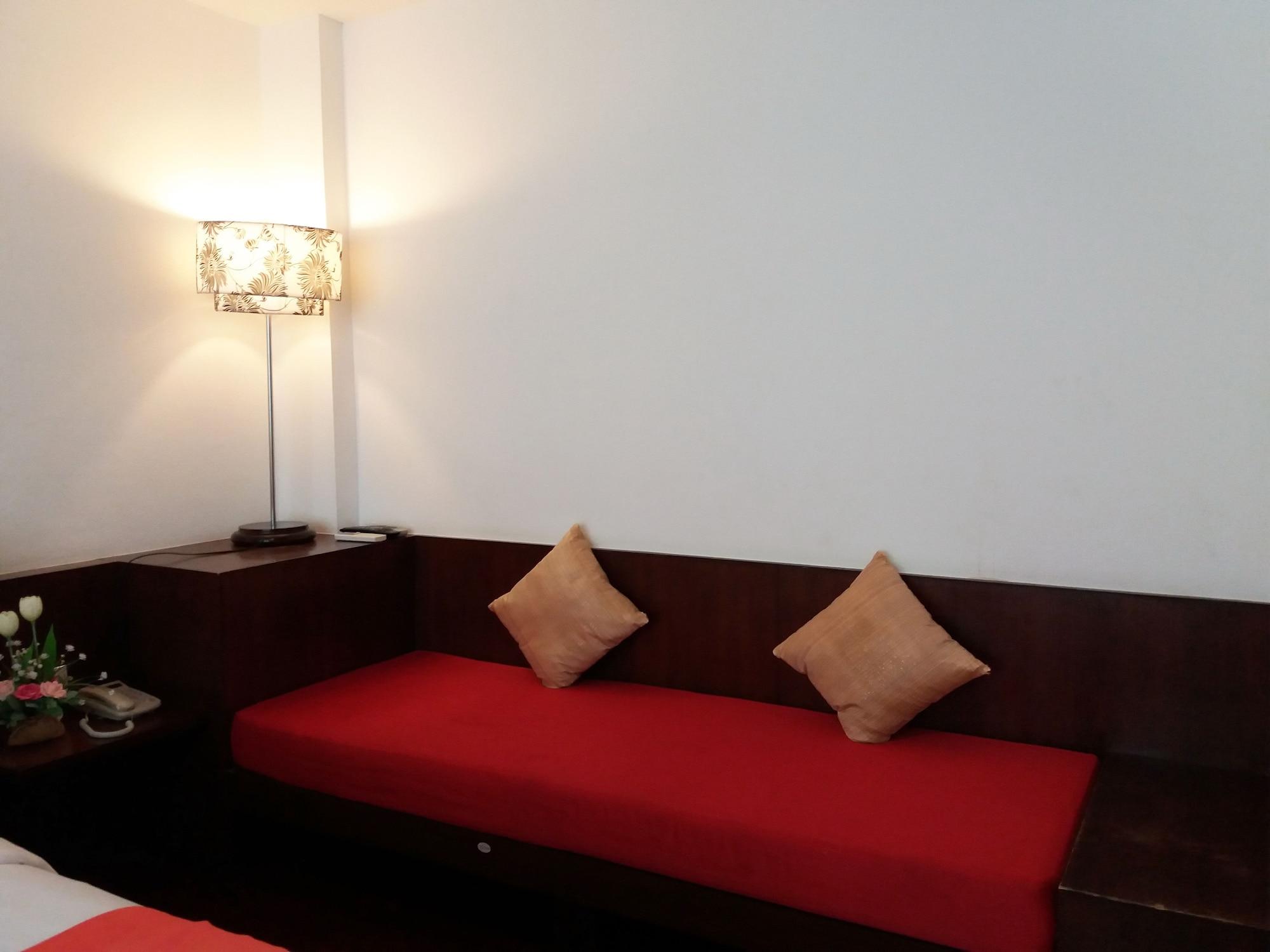 Nicha Suite Hua Hin Hotel Exterior photo